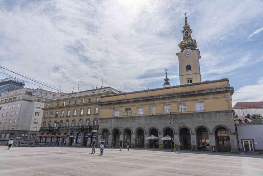 Croacia - Zagreb 16 - plaza del Mercado.jpg
